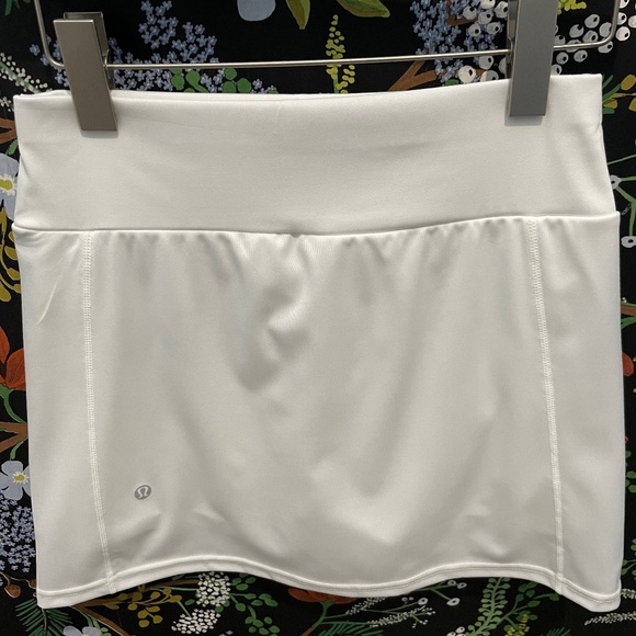 White skort NWOT - Picture 1 of 2
